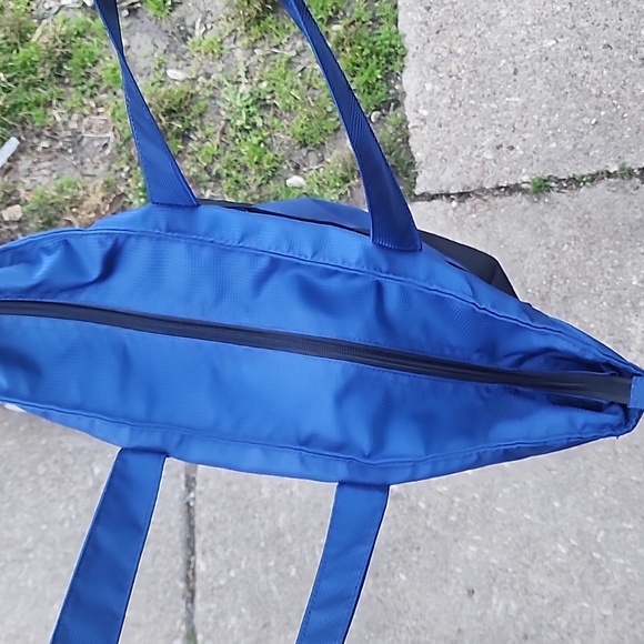 LL Bean Duffle Bag 0FVL2 Double Handle Shoulder Tote Zip Top Blue Nylon Used Onc - Picture 3 of 12